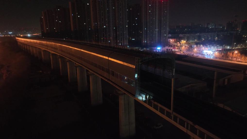 丨夜访高铁线上的“静音卫士”米乐体育app网站新春走基层(图2)