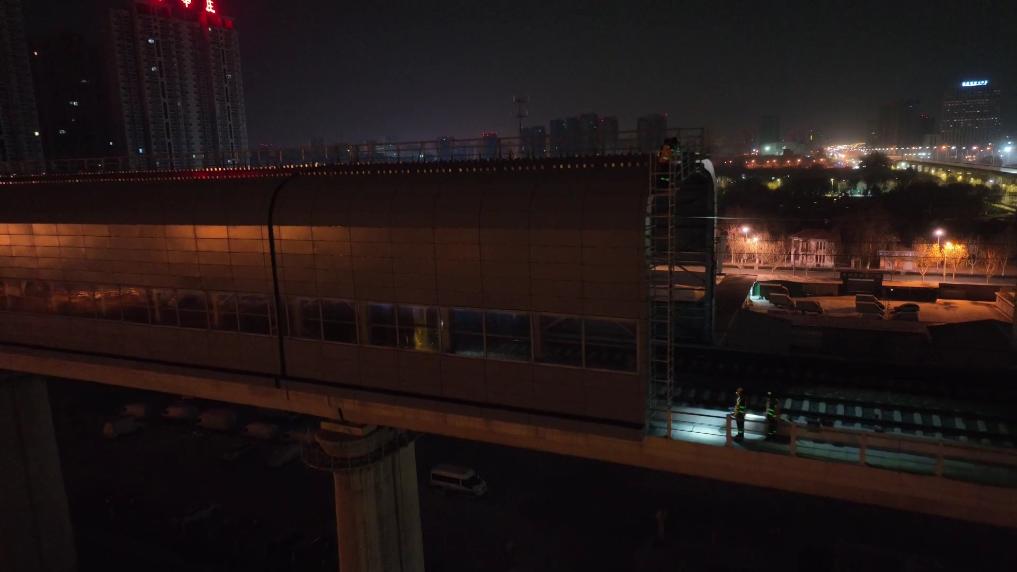 丨夜访高铁线上的“静音卫士”米乐体育app网站新春走基层(图3)